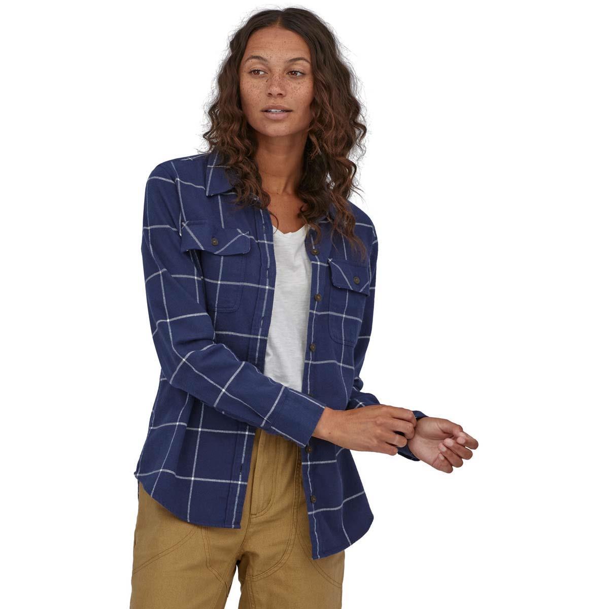 Patagonia Women's Long-Sleeved Organic Cotton Midweight Fjord Flannel Shirt Woodland: New Navy / S